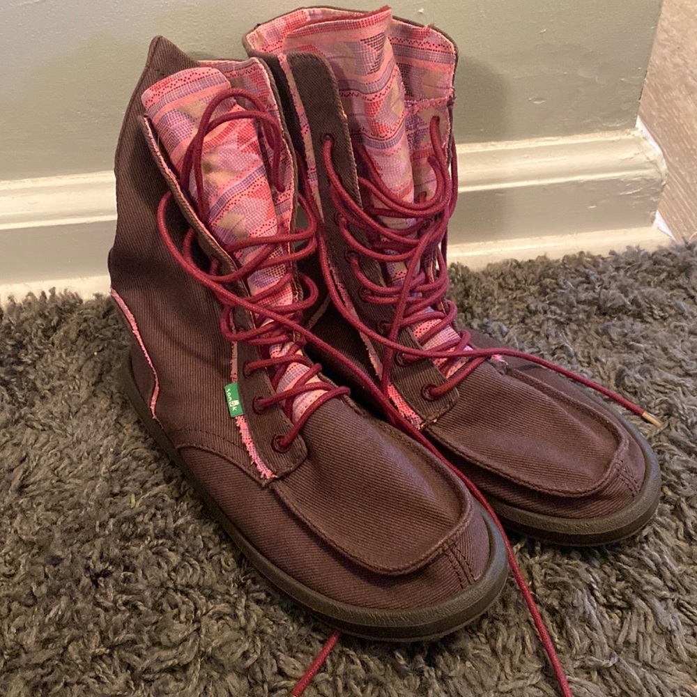 Sanuk boots